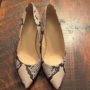 Nine West Pointy Toe Snake Print Block Heel Pumps Shoes Size 8